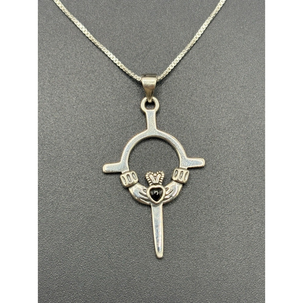 New Condition 20" Sterling Silver Claddagh Onyx Pendant Necklace